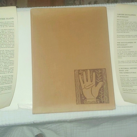VINTAGE The BOOK of the  HAND An illustrated history of Pamistry Large Harcover - Picture 1 of 13